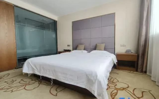 Xinzheng Zhongzhou Business Hotel