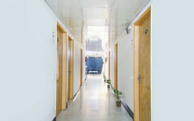 FabHotel Moody Inn Kalkaji