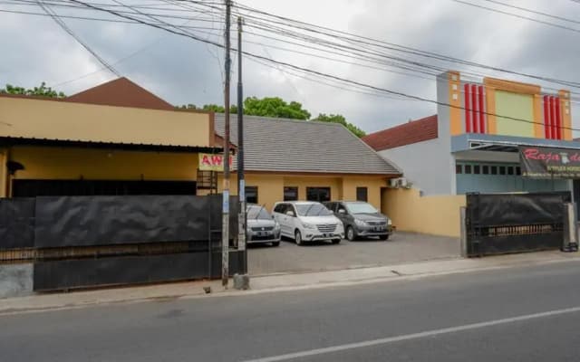 RedDoorz near Living Plaza Purwokerto