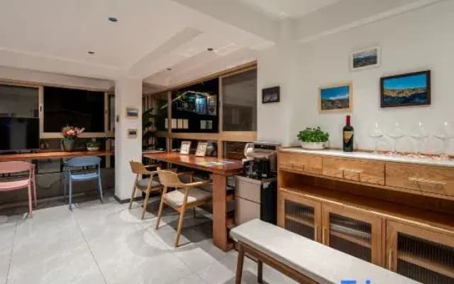 Xijiang Qianhu Miao Village Miyueli Panoramic Beauty Suite