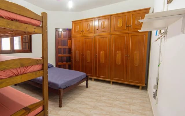 Casa com Piscina e Garagem a 550m da Praia