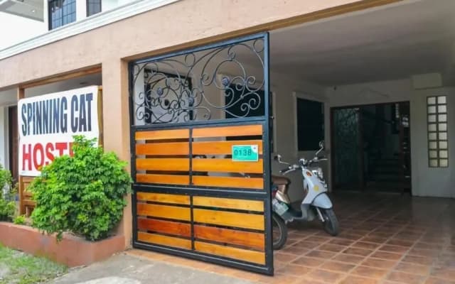 Spinning Cat Hostel - Adults Only
