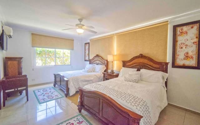 Large Golf View Villa With Pool Jacuzzi and Staff