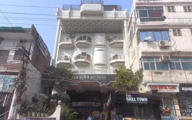 OYO 1294 Hotel Padmini International