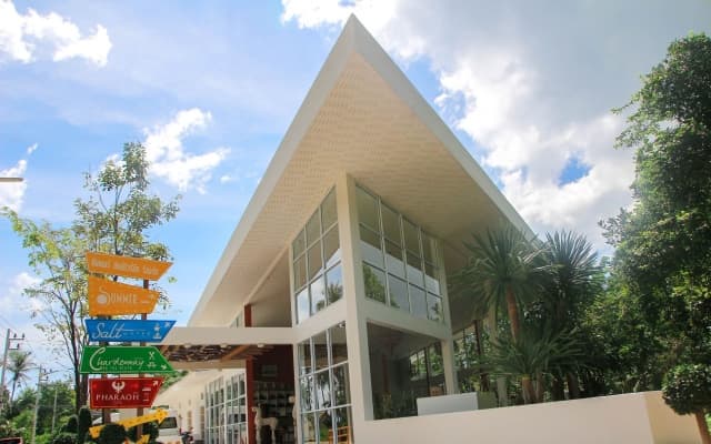 Summer Luxury Beach Resort and Spa