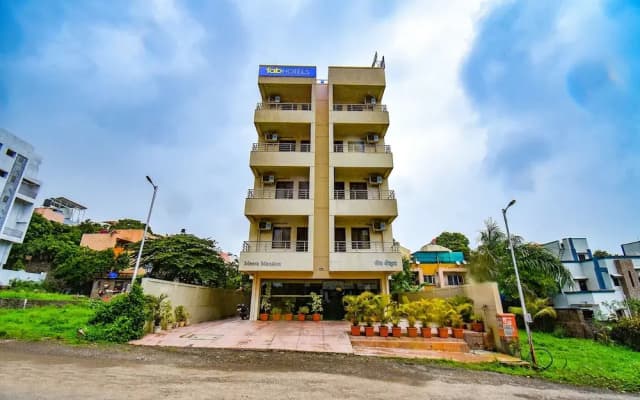Meera Mansion by OYO Rooms