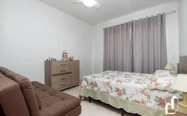 Casa Com Piscina E área De Lazer Com 08 Dormitórios