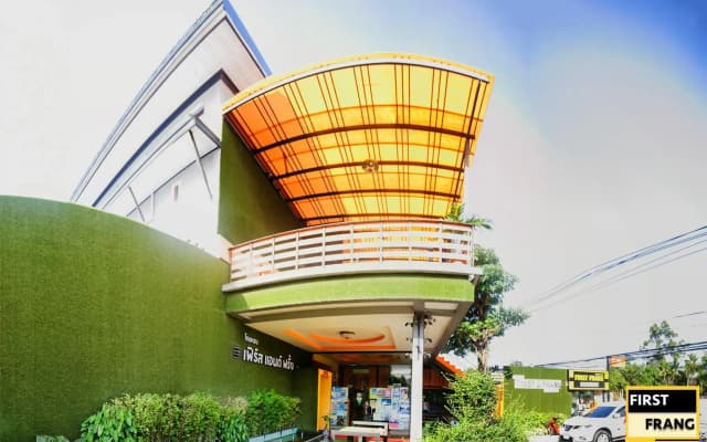 First & Frang Hotel