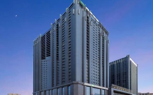 Baishichang Longquan Hotel (Urumqi International Grand Bazamin Street)