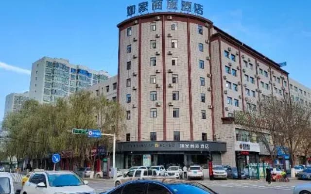 Homeinn Selected Hotel (Pingliang Liuhu Park Greenland Plaza)