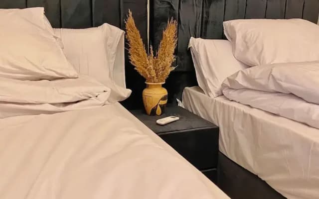 Farsha Pyramids Inn