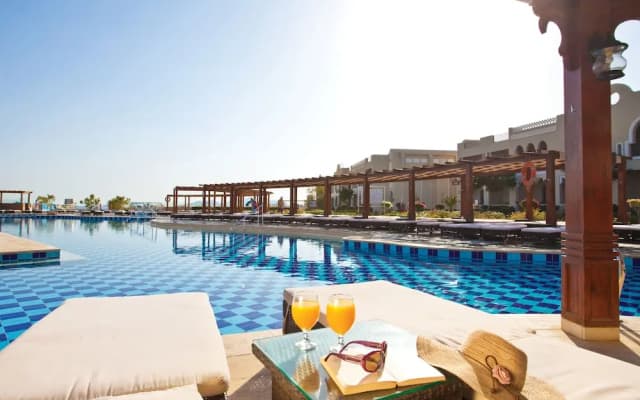 SUNRISE Arabian Beach Resort - Posh Club