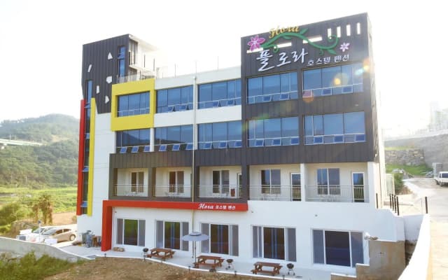 Flora Hostel Pension