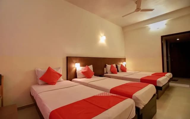 OYO 19672 Hotel Century Executive