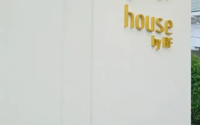 Agung Guest House by RF
