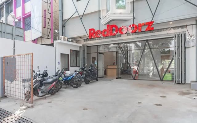 RedDoorz Plus @ Karapitan Street