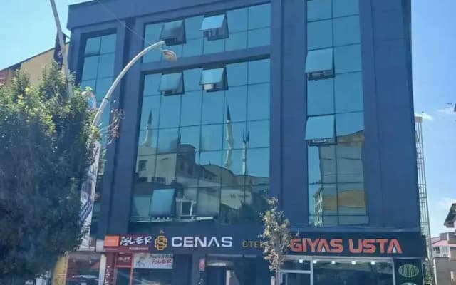 Cenas Otel