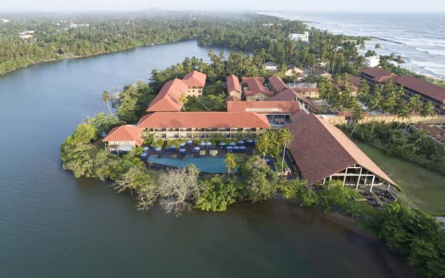 Курортный отель Anantara Kalutara Resort
