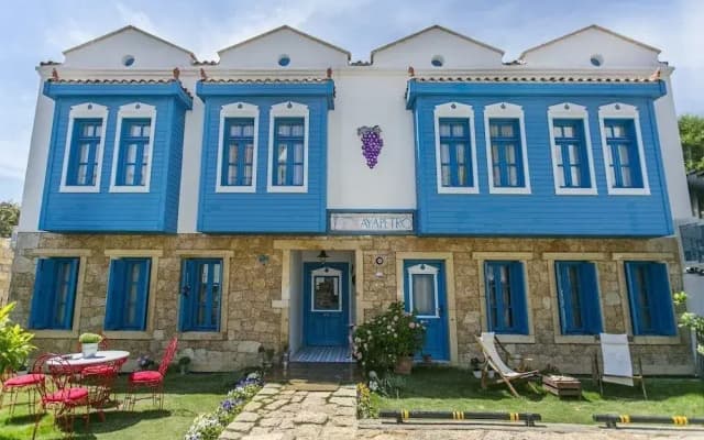 Ayapetro Hotel
