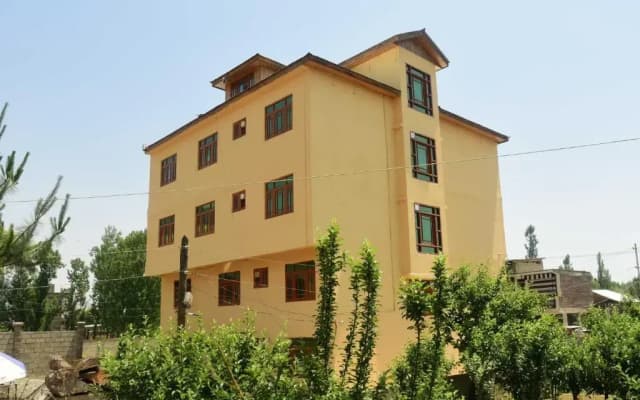 OYO 90740 Hotel Graceland