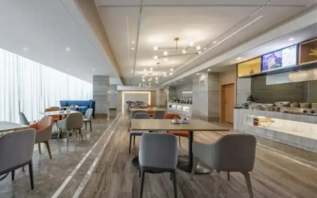 Kyriad Marvelous Hotel (Maoming High Speed Railway Station)