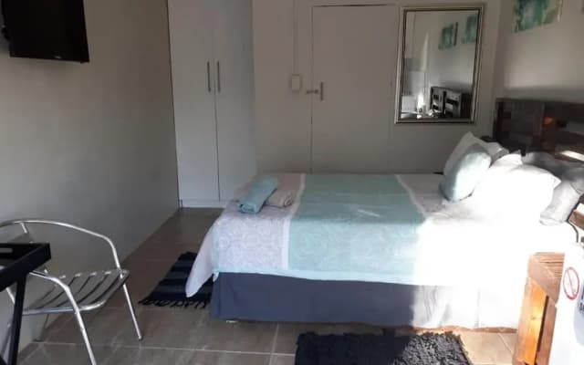 8 Soenie Avenue Self Catering