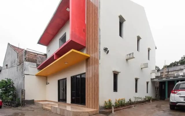 RedDoorz Plus near Trans Studio Cibubur 2