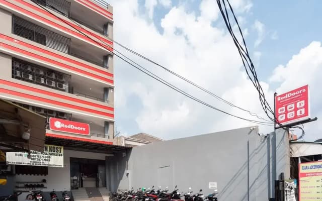 Formerly Reddoorz Near Binus Anggrek 2