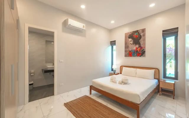 3BR Walk to Beach 7 Min to Beach V189