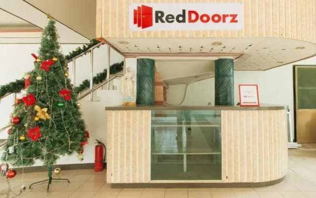 RedDoorz @ Royal Grande Beach Resort Batangas