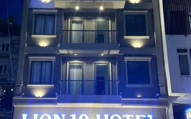 Lion 10 Hotel