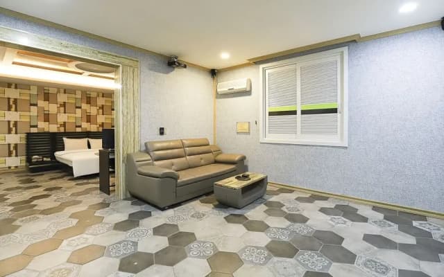 Tiffany Self Check-in Hotel