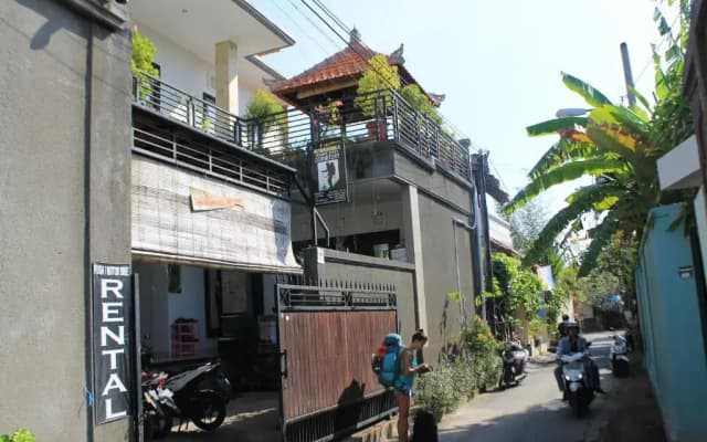 Suwardika Homestay and Dormitory - Hostel