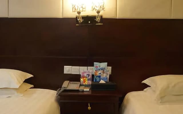 City Comfort Inn Hotel (Maoming Dianbai District People's Hospital Wanda Plaza)