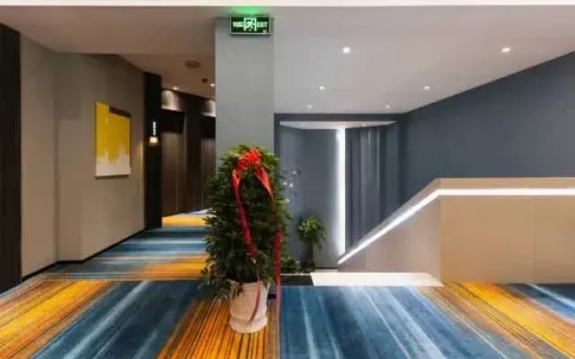 Xike City Hotel (Xianning Experimental Foreign Language School)
