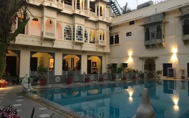 Hotel Mahendra Prakash