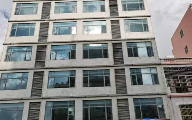 Lingshui Huaxinton Business Hotel
