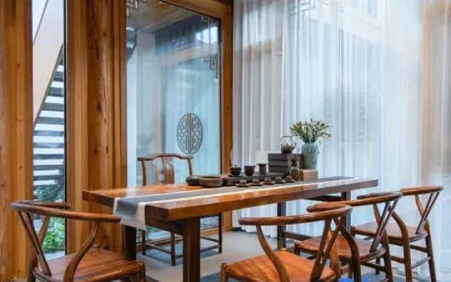 lijiang Nanting. Wind courtyard by stream
