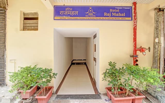 Collection O 91174 Hotel Raj Mahal