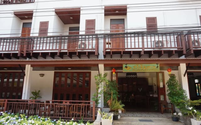 Sri Chiangkhan Hotel