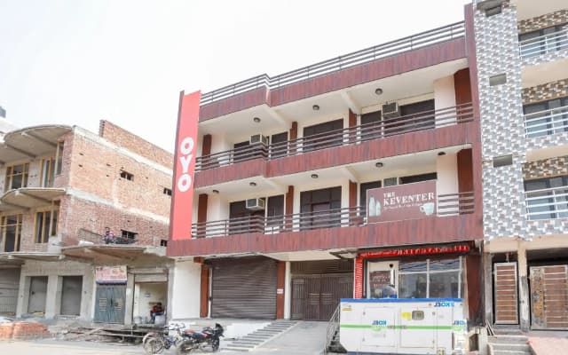 Oyo 71053 Av Residency