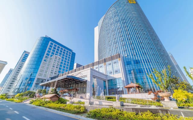 Hundred Hotel