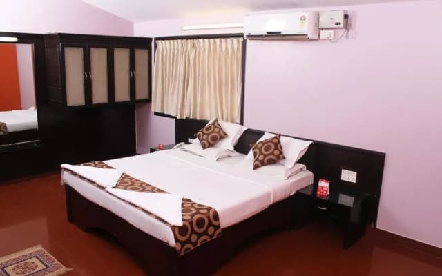 OYO 1916 Hotel Suhashini Palace