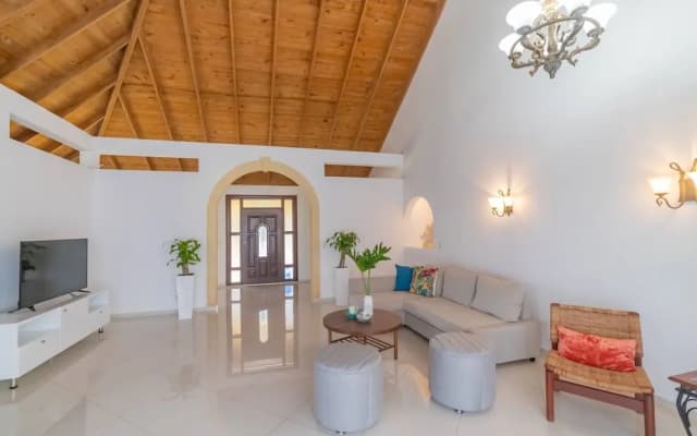 Casati Pearl House, Big House With Private Pool!