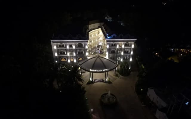 Boulevard Hotel