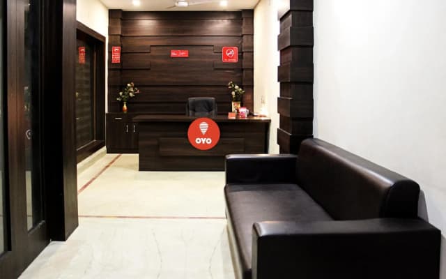 OYO 23595 Hotel Tajway Inn
