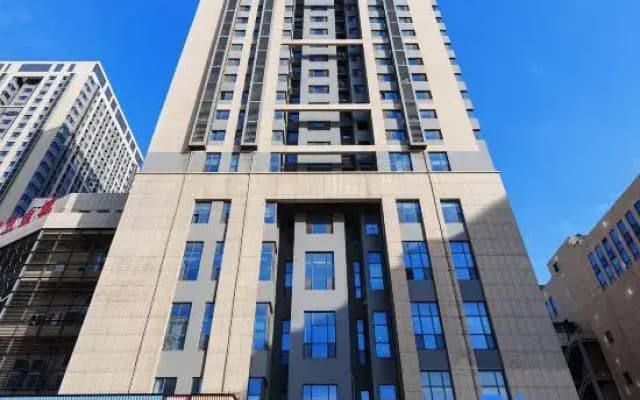 Elong ME Hotel (Jinan Daminghuzhan Huangtai Huanqiu Jiaju)