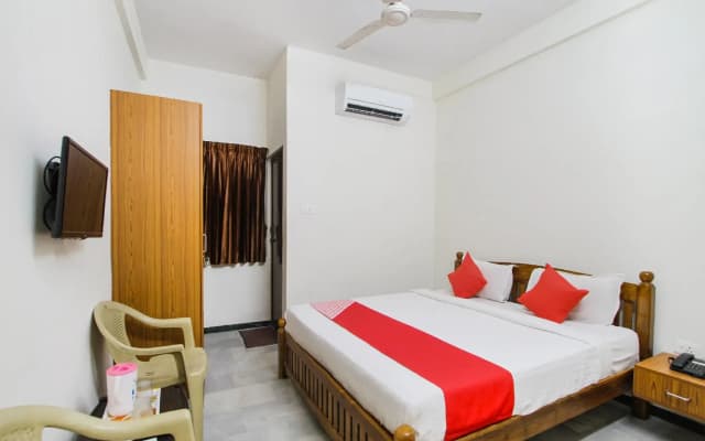 OYO 67309 Hotel Tuk Tuk Palace