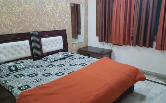 Roomshala 153 Hotel Krishnashrya