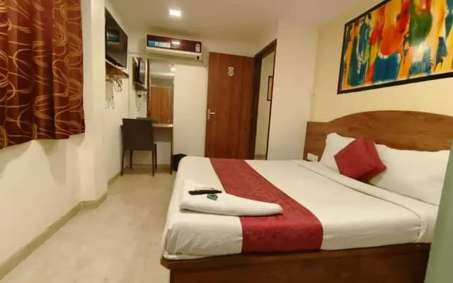 hotel beach crown juhu